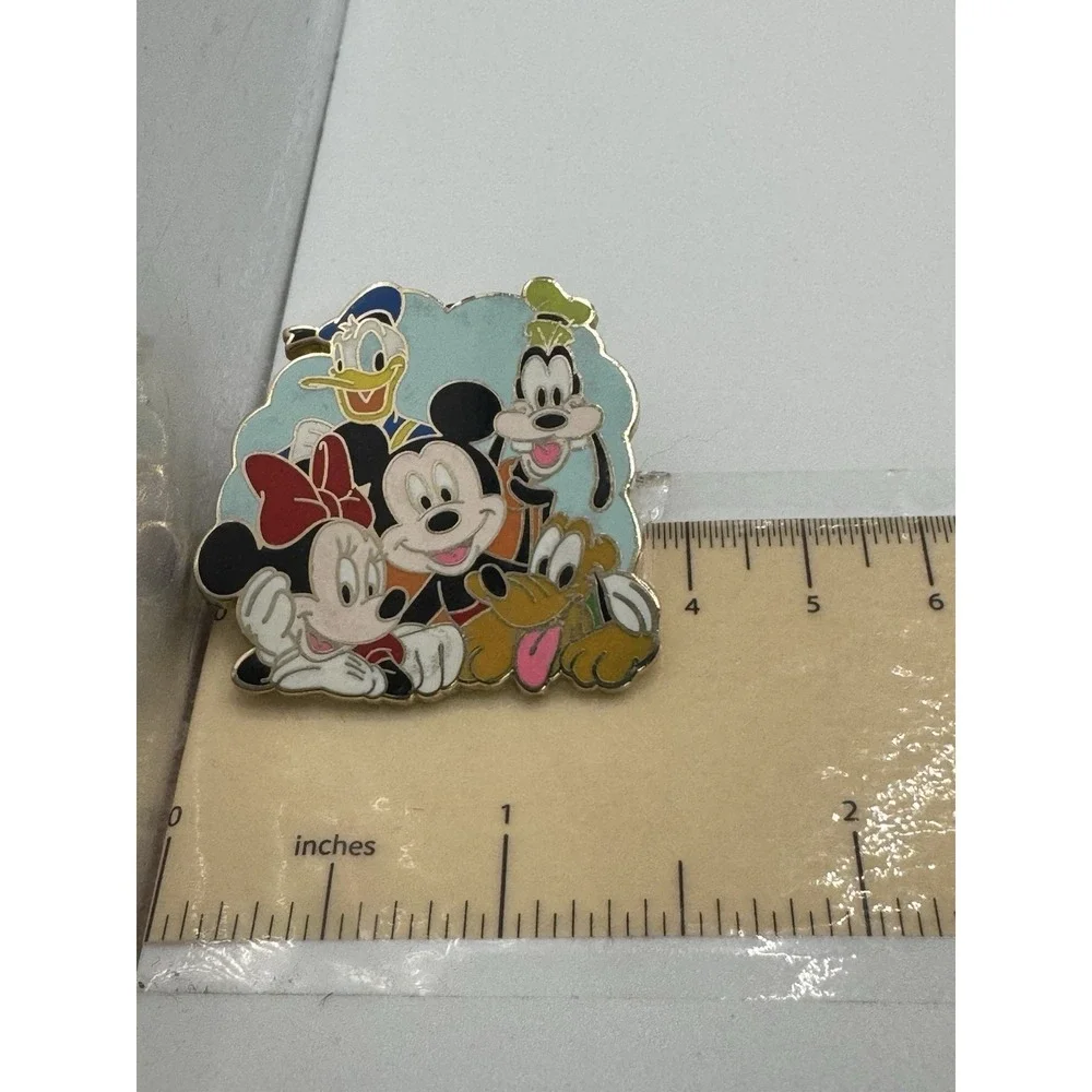 Walt Disney 2008 Mickey , Minnie , Pluto , Goofy & Donald My First Starter Pin